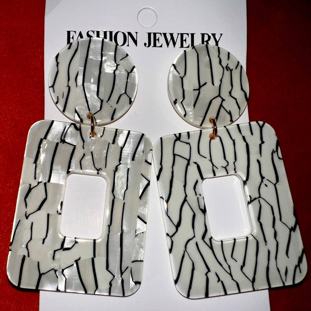High-end dangle earrings